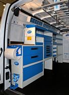 dérouleur de papier et accessoires variés sur Movano aménagé par Syncro à Genève